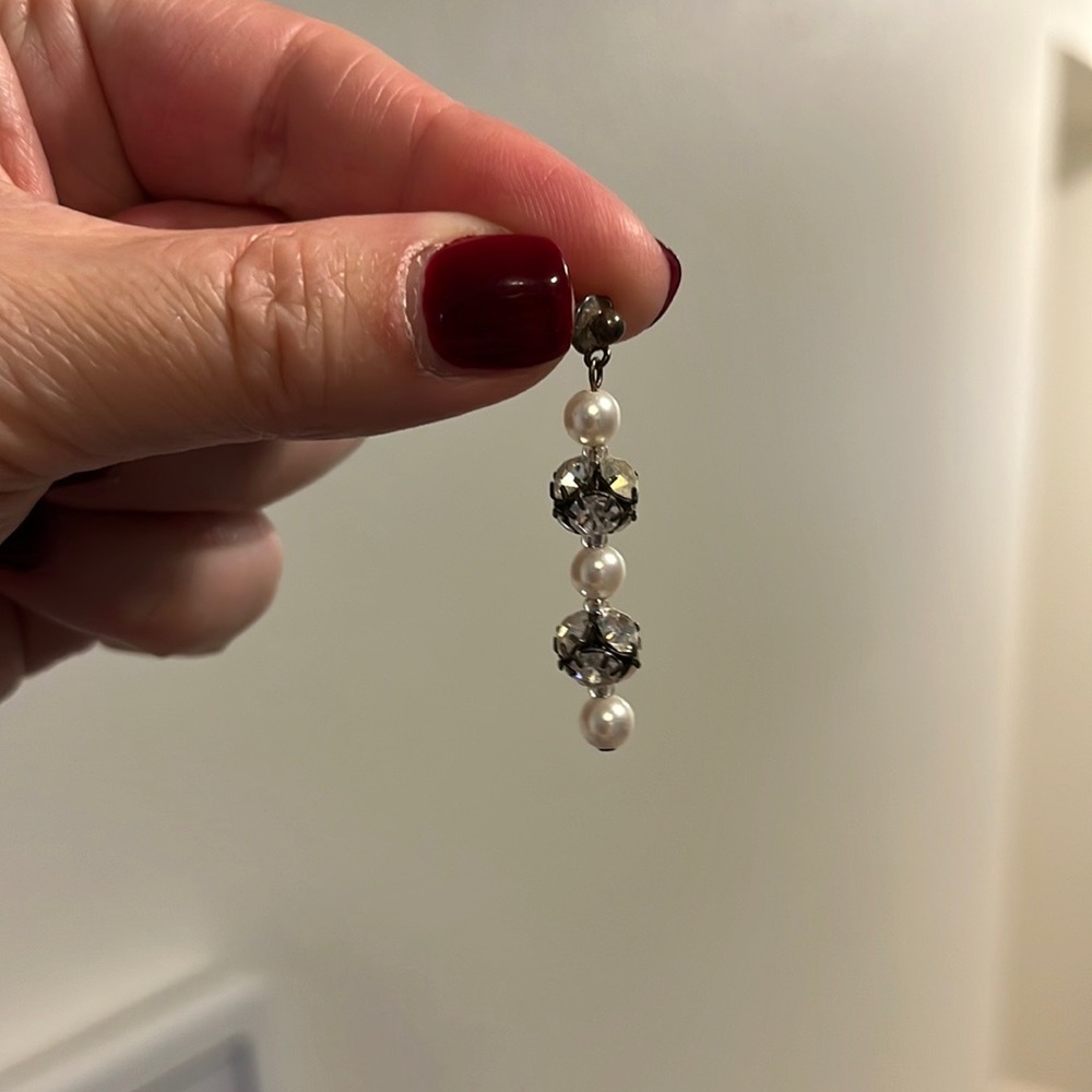 Pearl rhinestone drop earrings.
